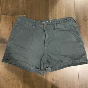 Universal Thread Size 10 Army Green Shorts.